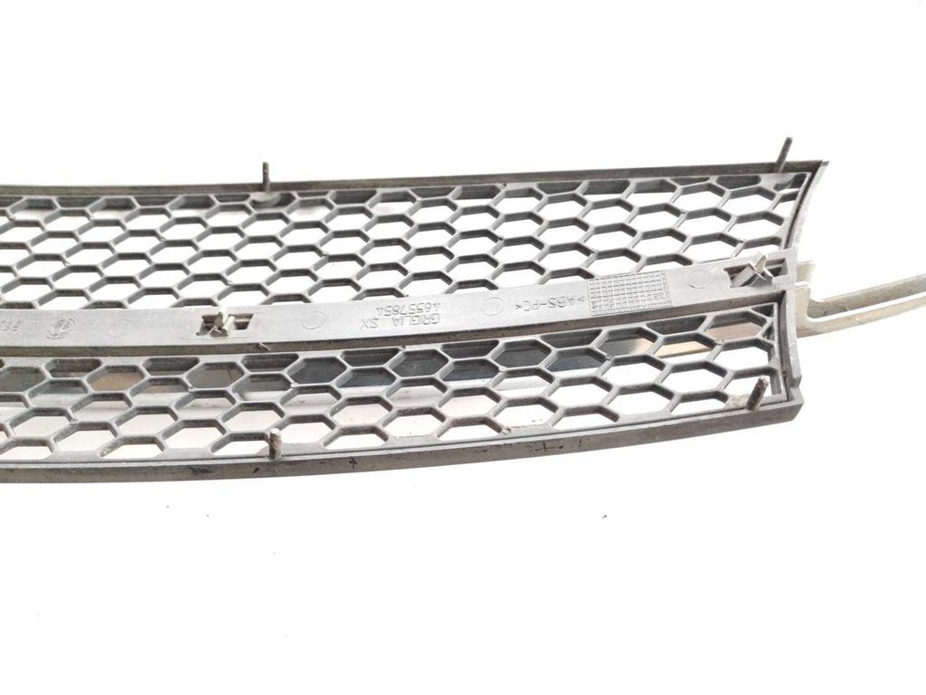 Alfa Romeo 147 2001 Front left bumper lower grill 46557854 