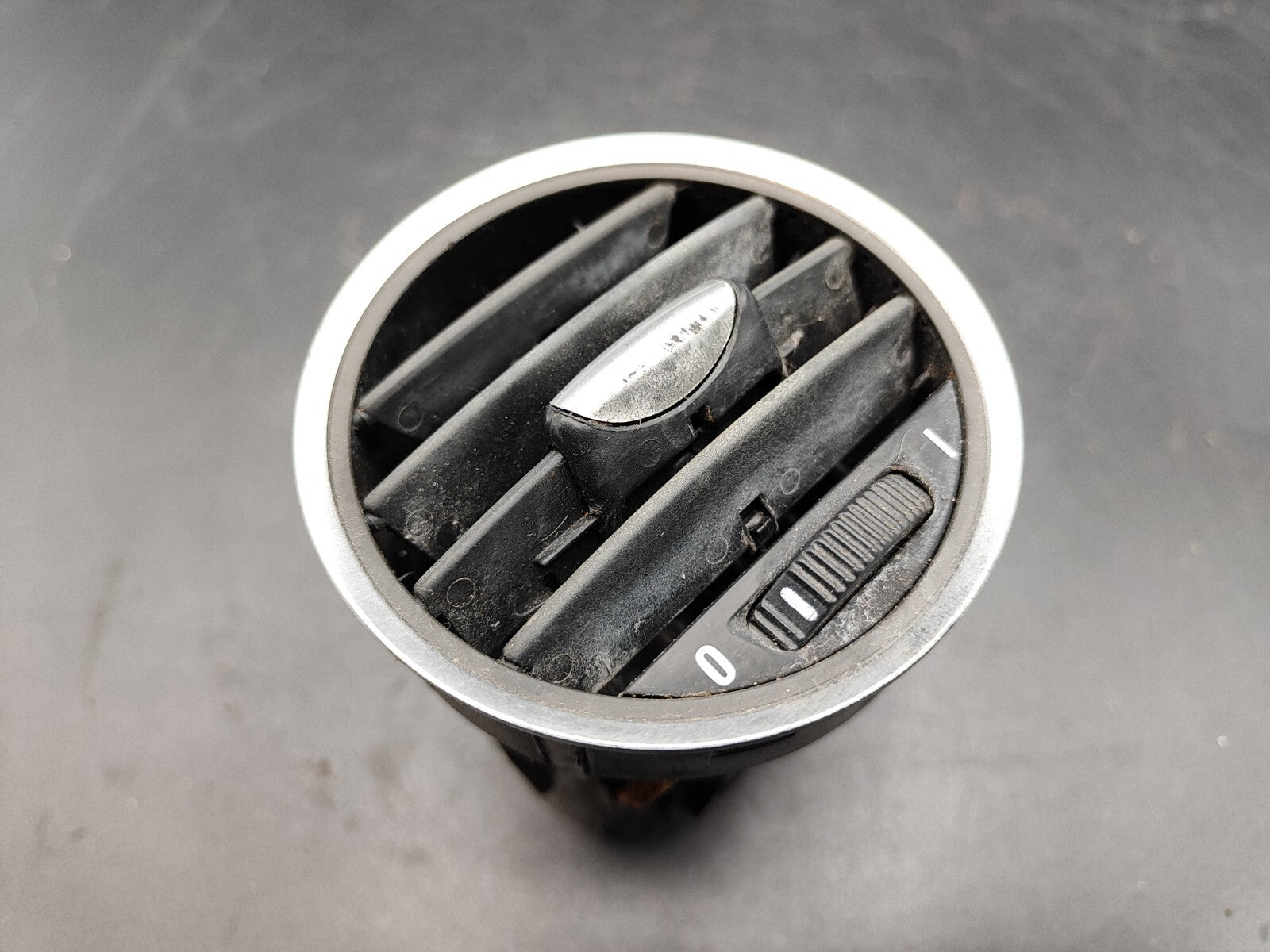 Alfa Romeo 159 1.9JTDm 88kW 2007 LHD Front Side Dash Panel Air Vent LS376630