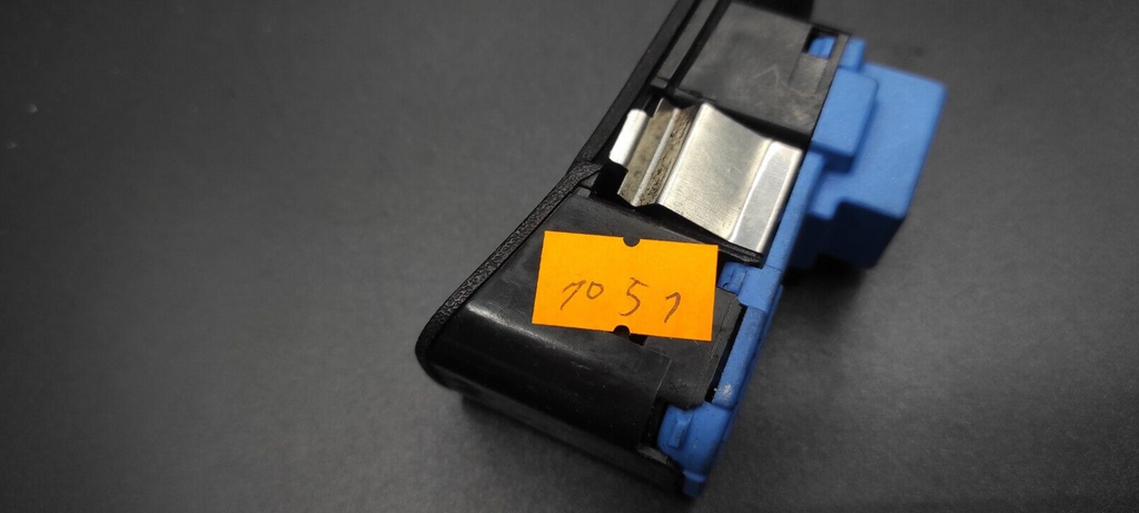 Alfa Romeo GT 1.9JTD 2005 Center Console Fuel Tank / ASR Switch 156040104