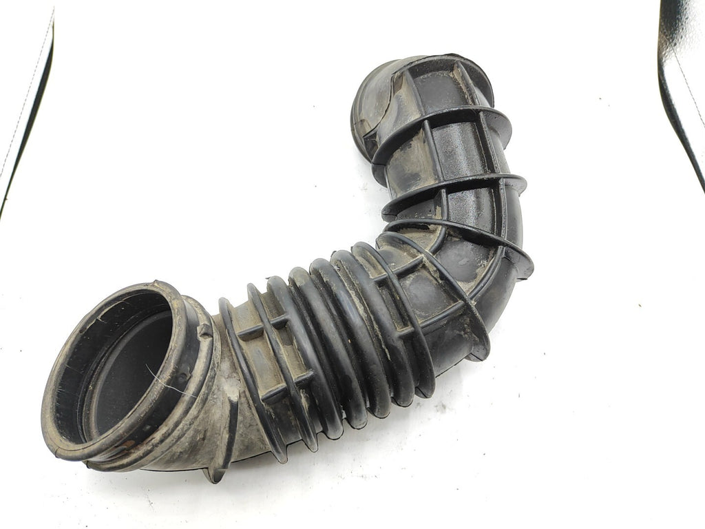 Ford Focus MK1 1.6i 74kW 100PS 2001 Engine Air Intake Pipe Hose 98AB9R504AD