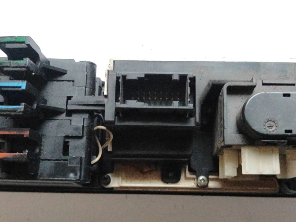 BMW 5 E34 518i 1993 Climate control unit module 8351110 