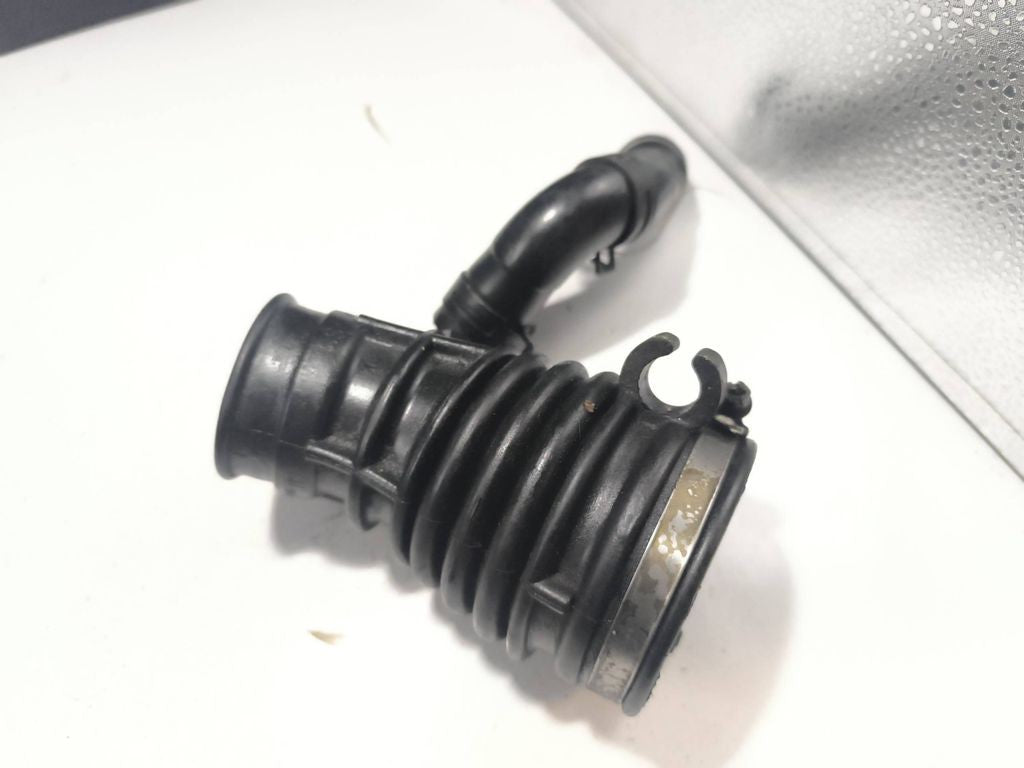 Opel Omega B2 2001 Diesel turbo air intake inlet pipe hose 90572133 