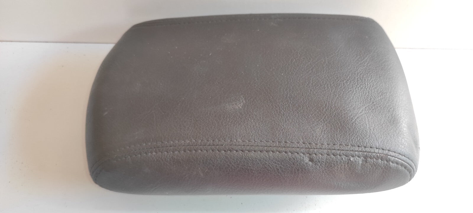 Peugeot 607 3.0i V6 2002 Center Console Armrest Black Leather Cover 1843522016