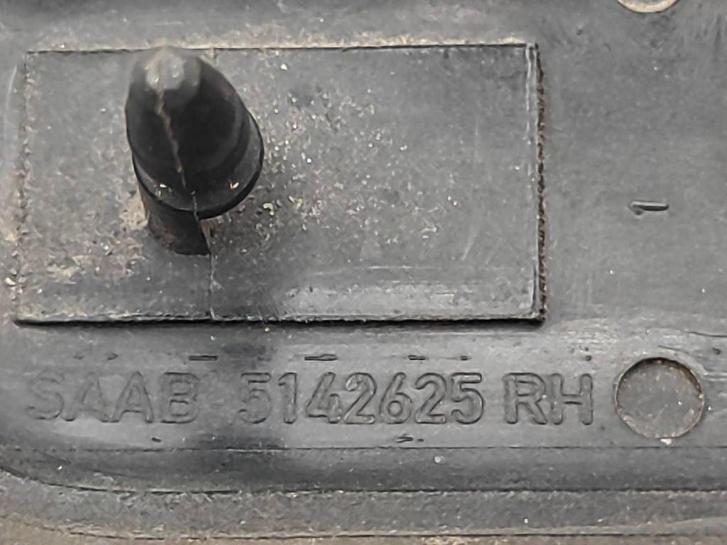 Saab 9-5 2000 Right fender trim molding 5142625 