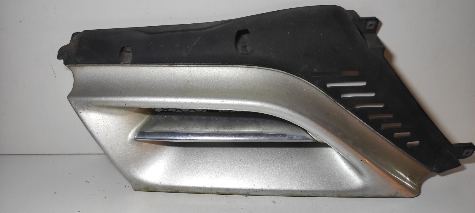 Alfa Romeo 166 2.4JTD 110kW 2003 Front Right Bumper Upper Grill 156016559 Silver