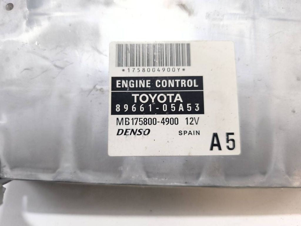 Toyota Avensis T250 2003 8966105A53 Engine control unit module ECU 