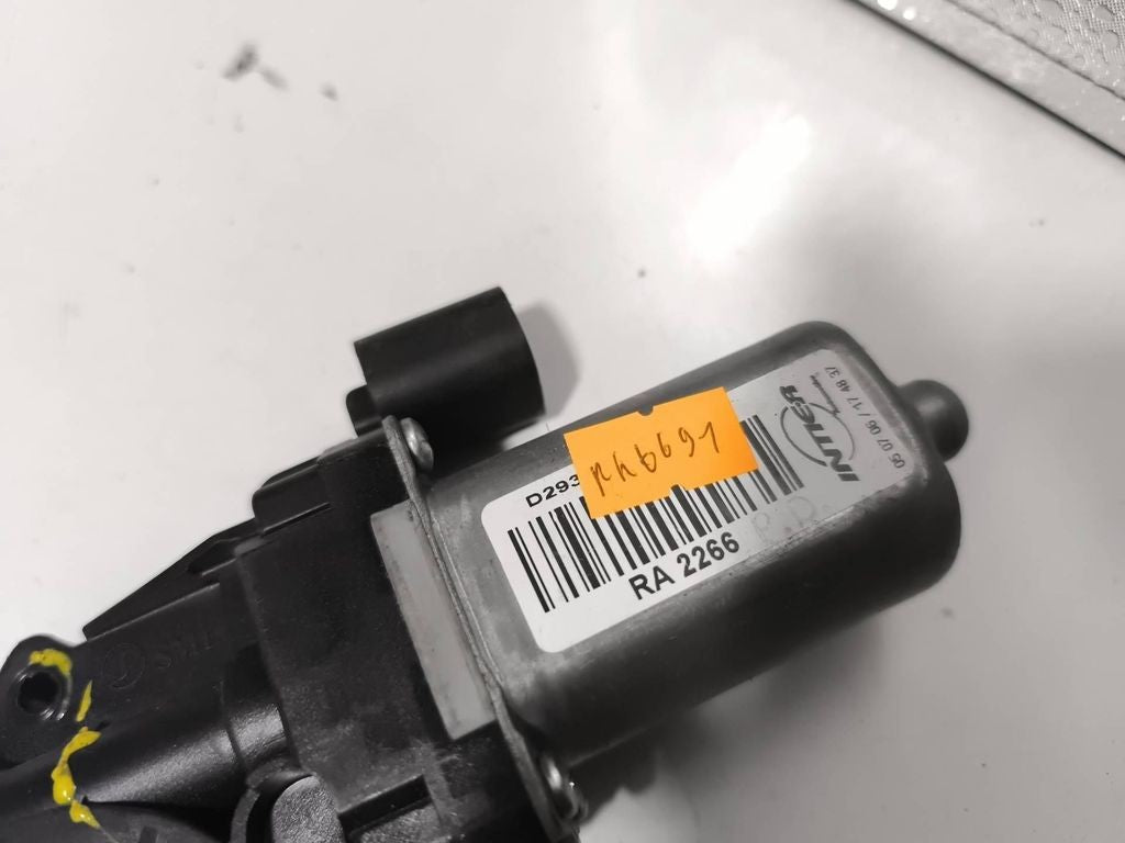 Alfa Romeo 159 2007 front right window regulator motor D2935P8 
