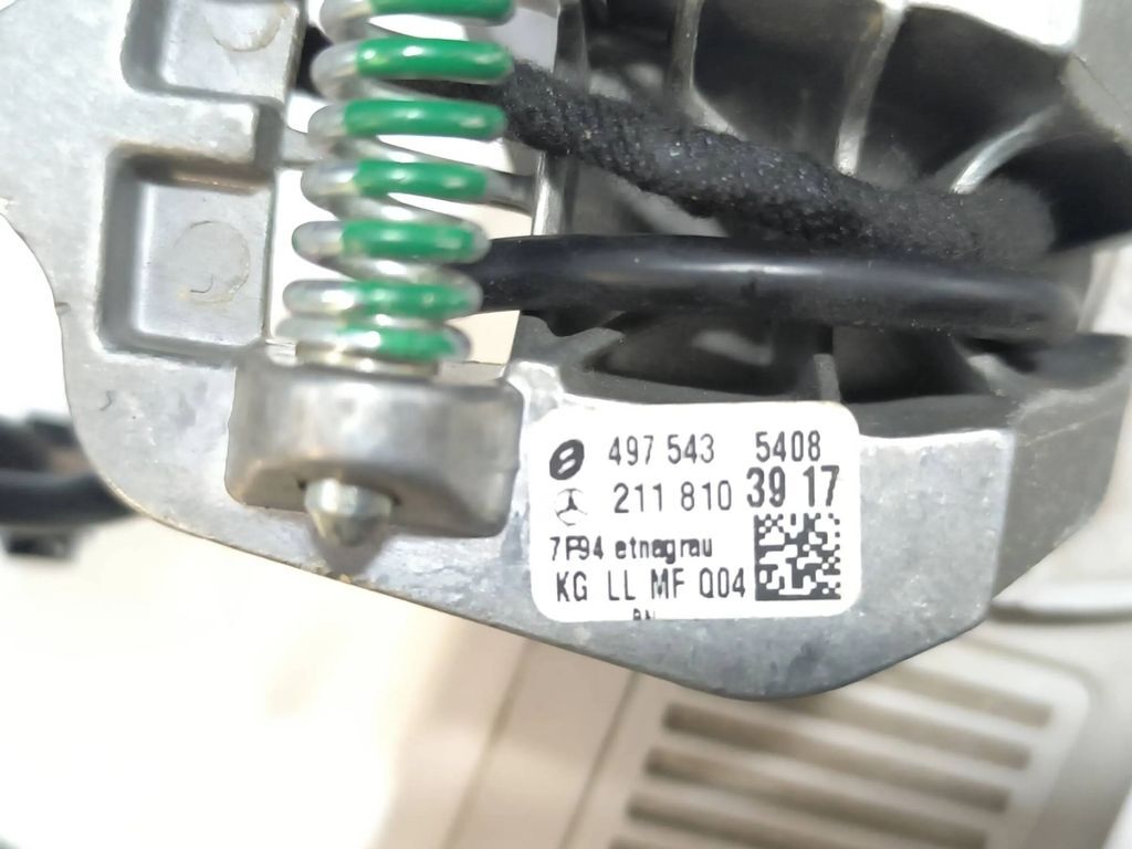 Mercedes-Benz E W211 E270 2003 Interior rear view mirror 2118103917 