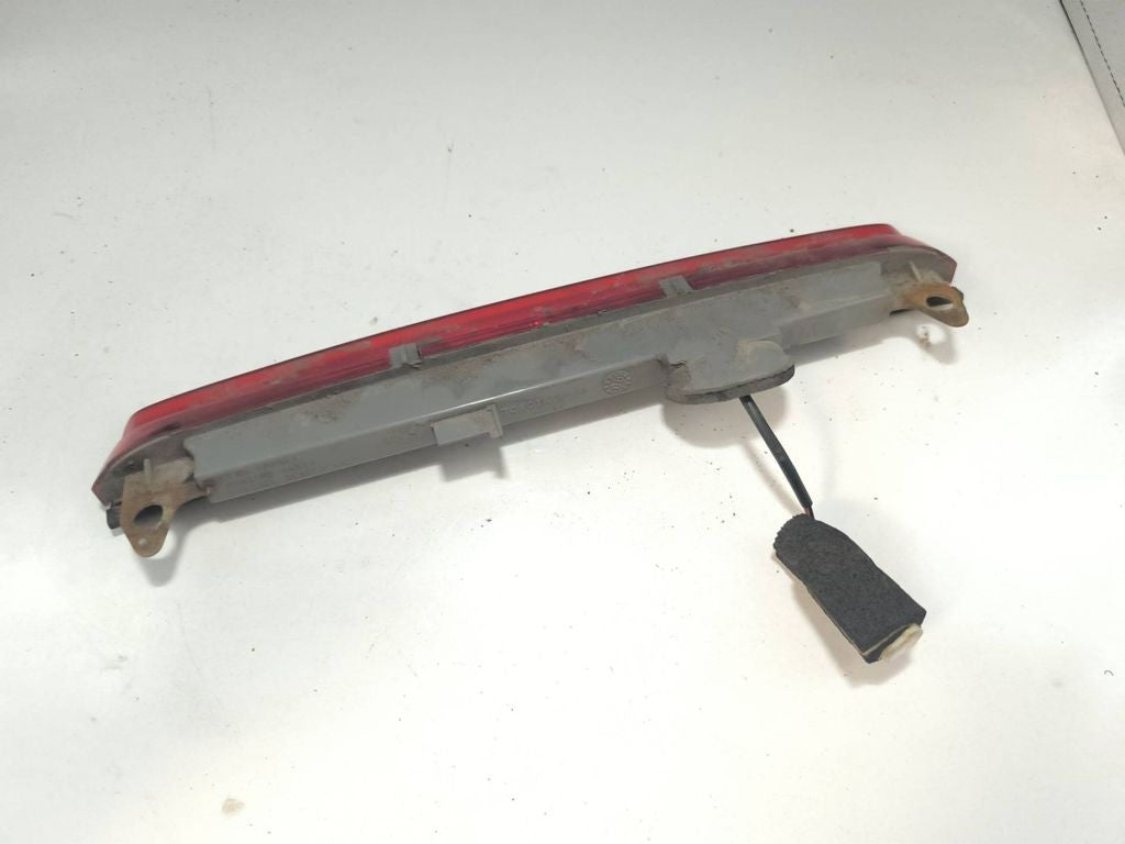Toyota Avensis T250 2006 Rear Third brake center stop light 0553 
