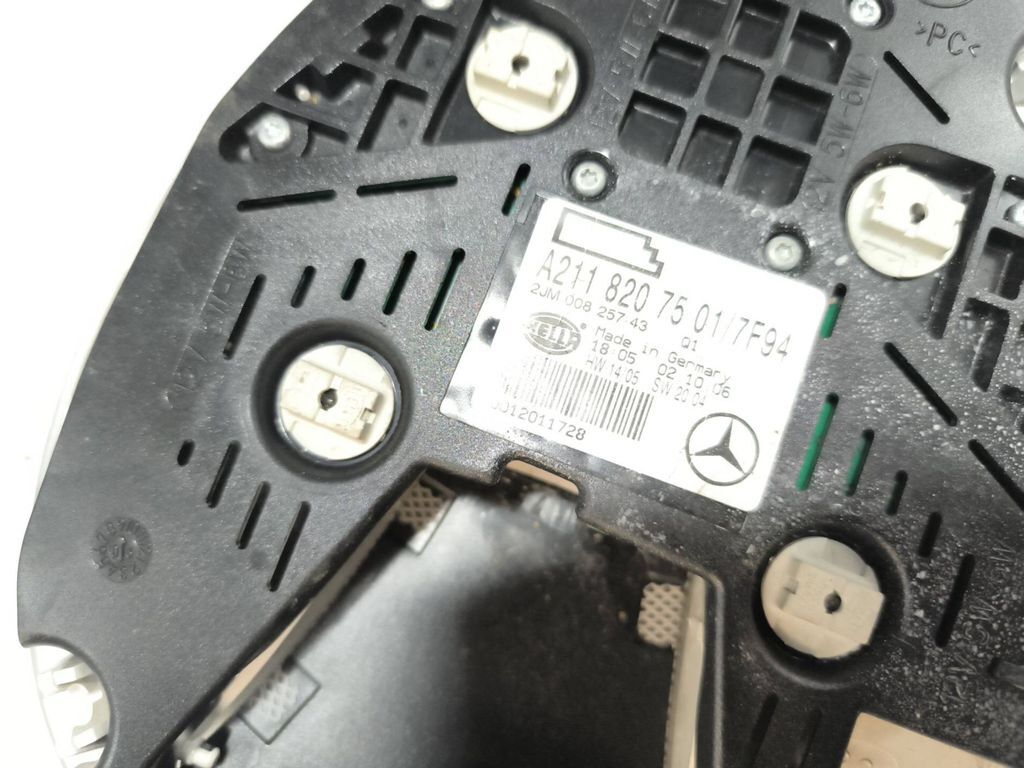 Mercedes-Benz E W211 2003 rear seat dome light A2118207501 