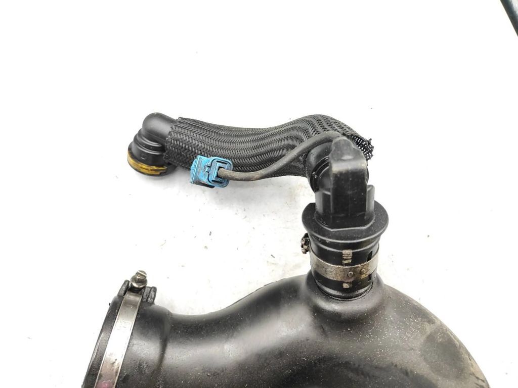 Peugeot 407 2.2HDI 2008 Diesel turbo air intake inlet pipe hose 040720 