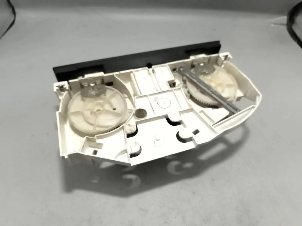 Skoda Octavia I 2000 Climate control unit module 1J0820045E 