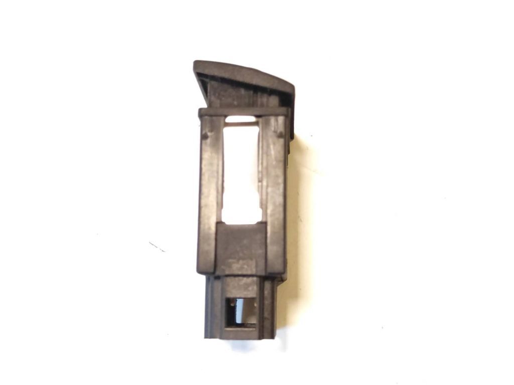 Skoda Octavia Mk2 (1Z) 2007 Diesel Fuel tank opening switch 1J0959833C 