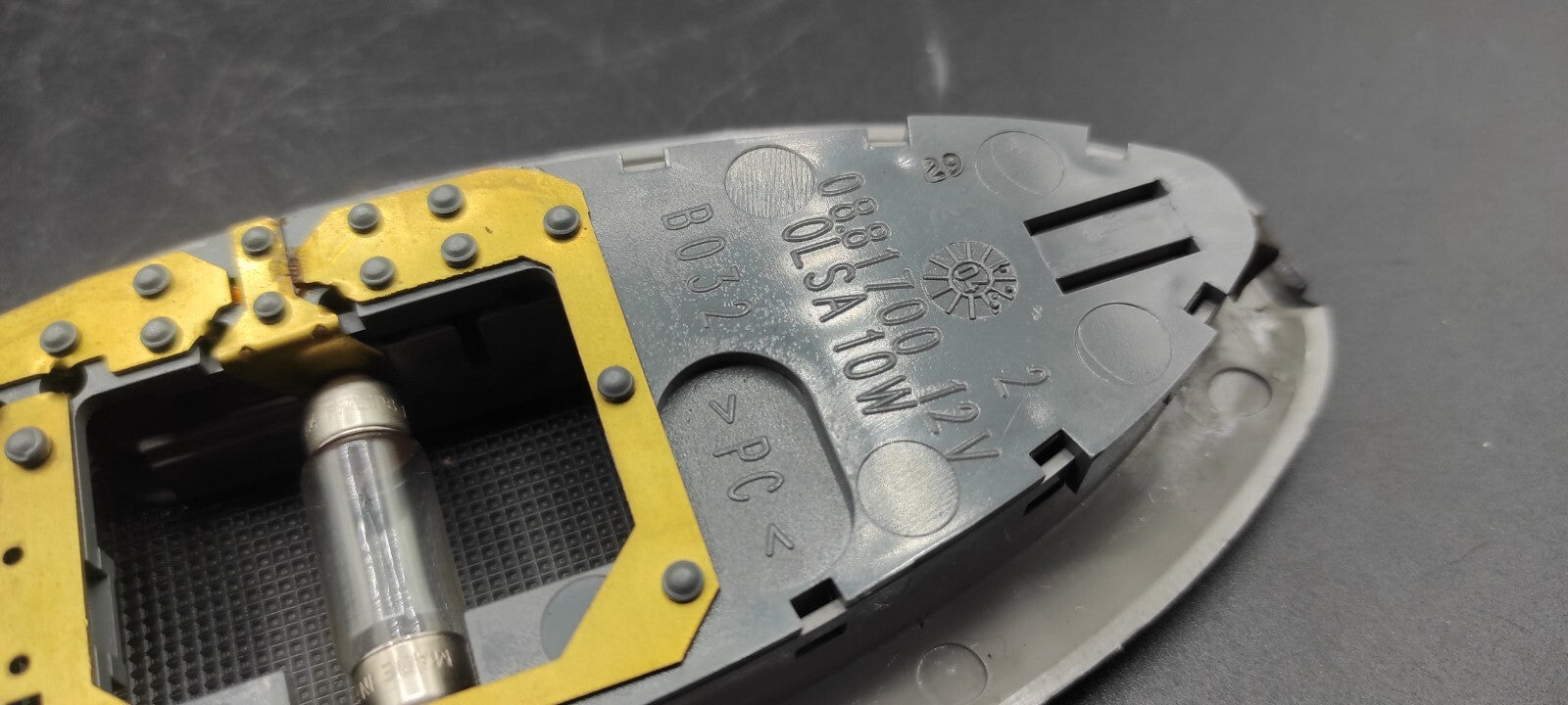 Alfa Romeo 147 / GT 2.0JTS 122kW 2005 Rear Interior Roof Reading Light 0881700