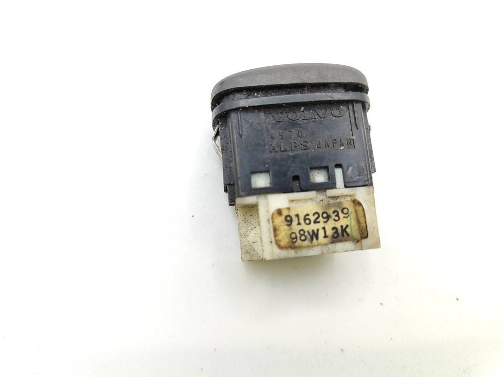 Volvo S70  V70  V70 XC 1997 Seat heating switch button 9162939 