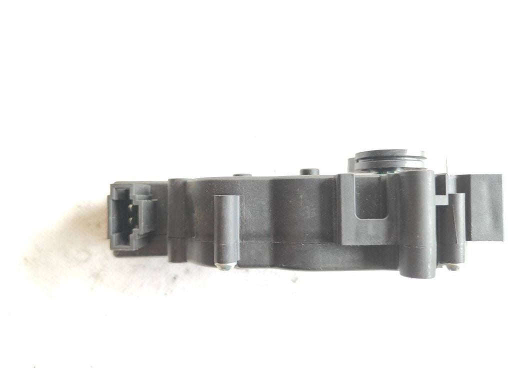 Mercedes-Benz E W212 2012 tailgate trunk boot lift motor A2047500060 