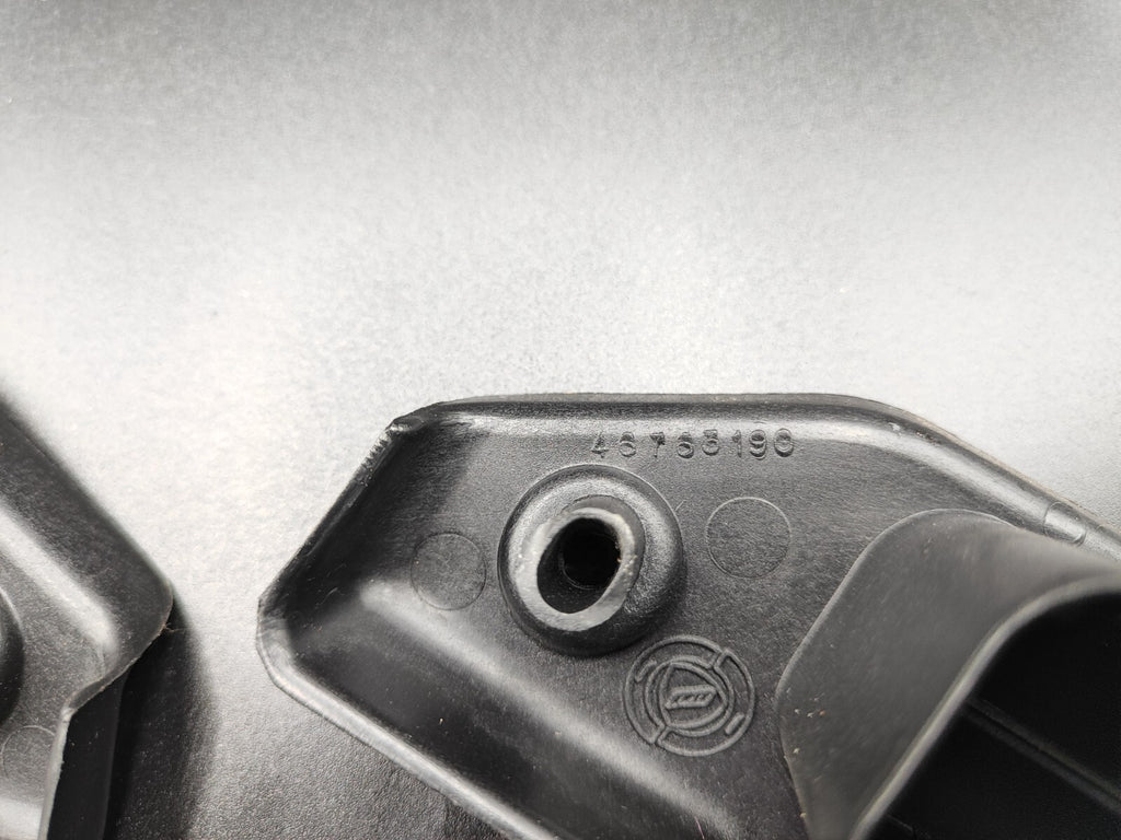 Alfa Romeo 147 1.9D JTD 85kW 2002 Ventilation Air Duct 46763190