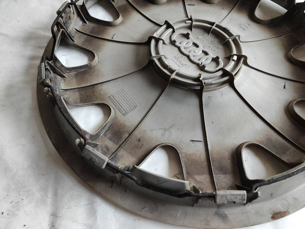 Audi A6 S6 C5 4B 2003 R16 wheel hub cap trim 4B0601147B 