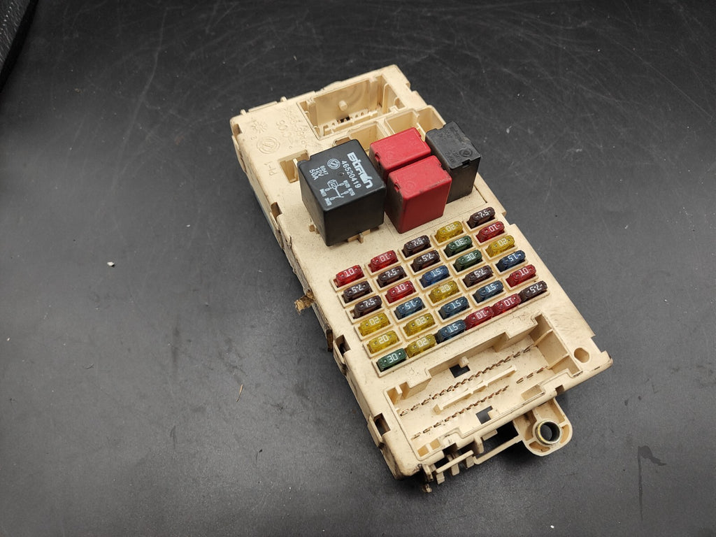 Alfa Romeo 147 8V 2003 Fuse Box Control Unit Module ECU 46558758 467463750