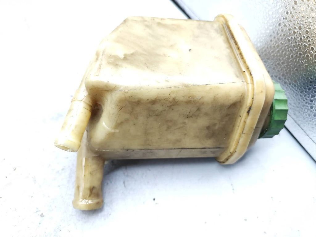Porsche Cayenne 9PA 2005 Power steering fluid tank reservoir 7L0422371C