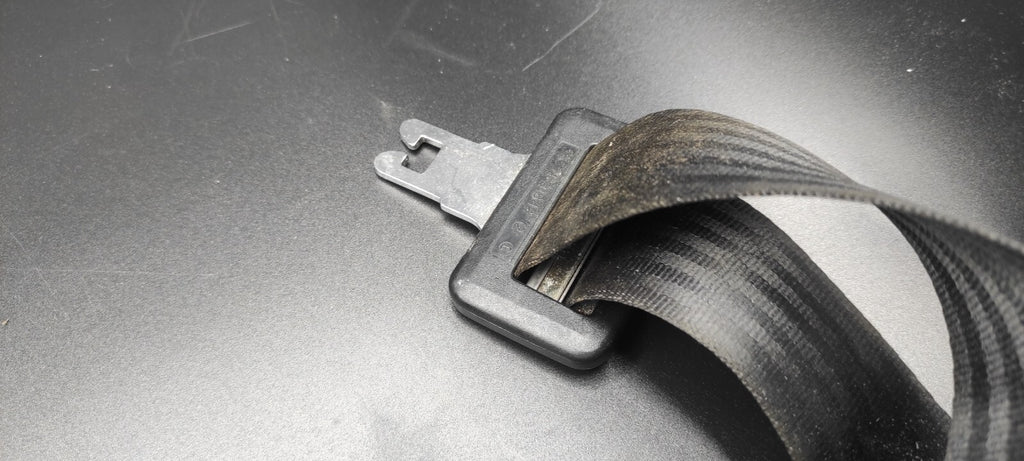 Alfa Romeo 166 2.4JTD 110kW 2001 Rear Seat Middle Center Safety Seatbelt 043146