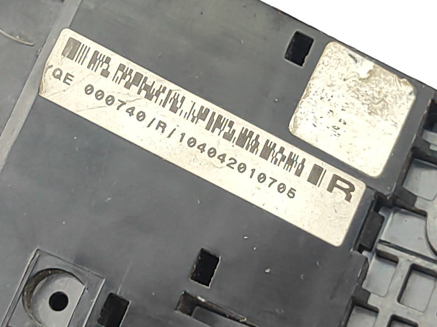 Rover 45 MG ZS Fuse Relay Module Box Unit YQE000740