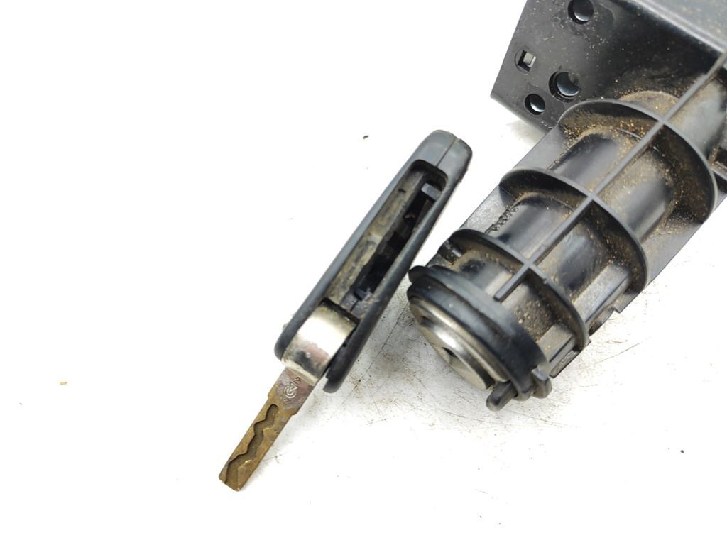 Alfa Romeo 156 2.0TS 114kW SW 2000 Petrol Ignition barrel lock with key