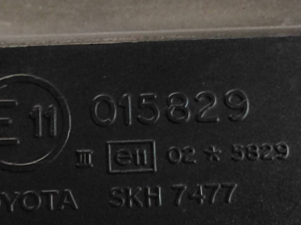 Toyota Avensis T250 2003 electric wing mirror E11015829 