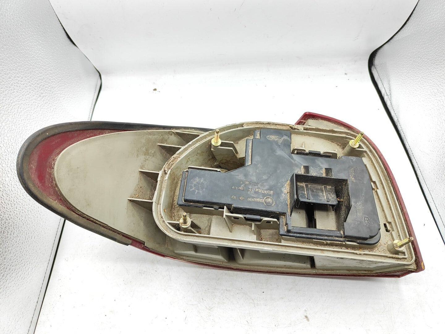 Ford Mondeo Hatchback 1995 Rear Right Side Taillight Lamp Light 93BG13N004