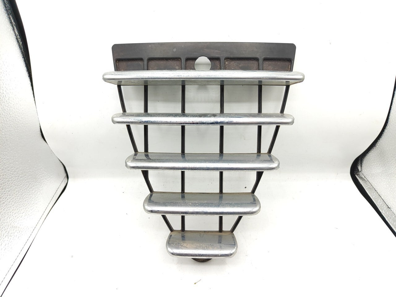 Alfa Romeo 147 Facelift 2007 Front Bumper Center Grill LS383060