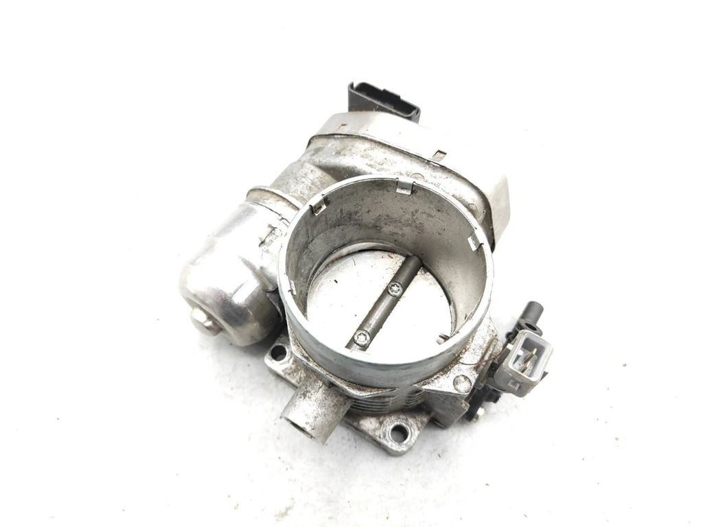 Peugeot 607 2.2i 116kW 2001 Petrol throttle body valve GS206F20 CA0011607B