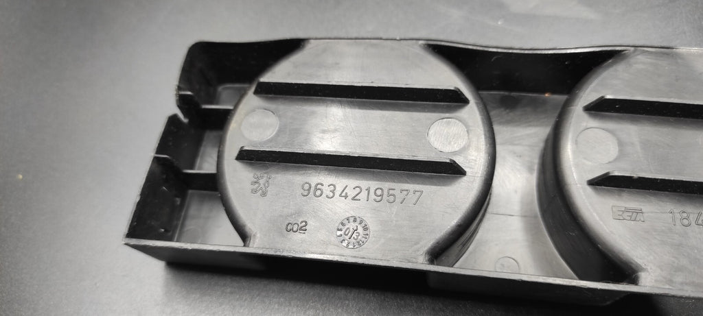 Peugeot 607 3.0 V6 2002 Front Dashboard Cup Holder 9634219577 1843531016