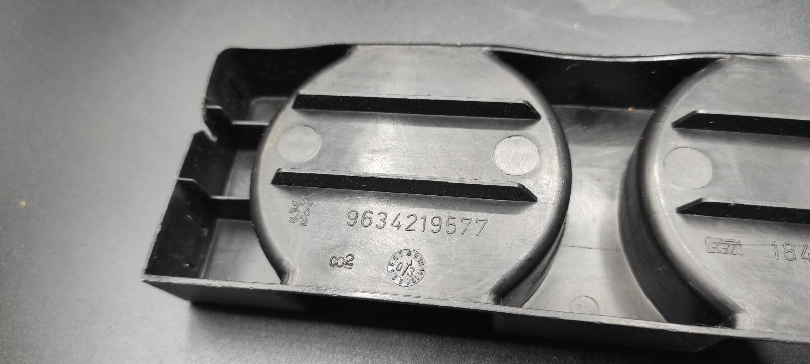 Peugeot 607 3.0 V6 2002 Front Dashboard Cup Holder 9634219577 1843531016