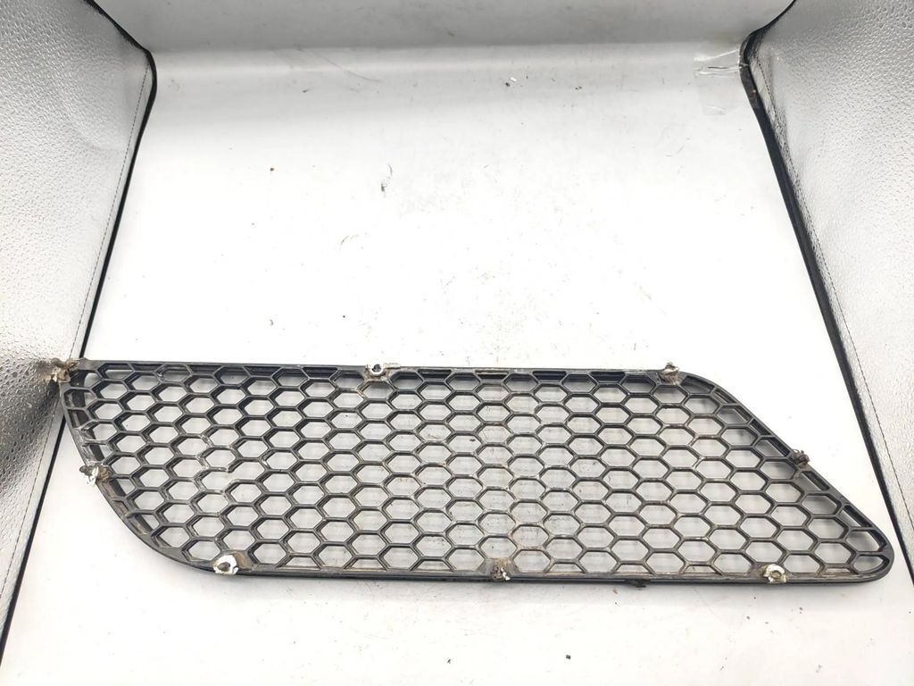 Alfa Romeo 147 1.9JTD 88kW 8V FL 2007 Front left bumper lower grill 