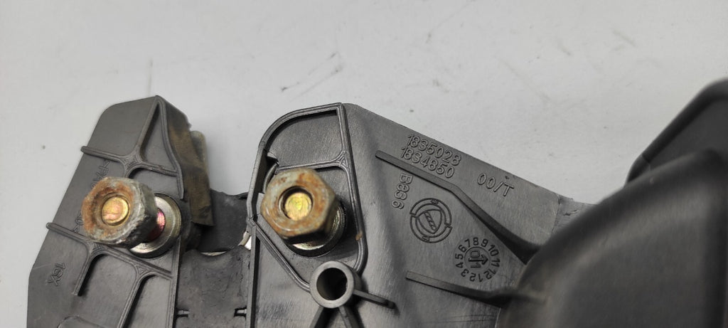 Alfa Romeo 156 SW 2.4JTD 110kW 2002 Rear Seat Lock Latch 1835028 1834850