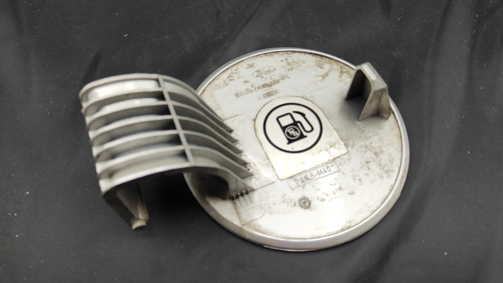 Ford Mondeo MK2 2000 Rear Fuel Tank Cap Silver Cover 93BGF405A02AF