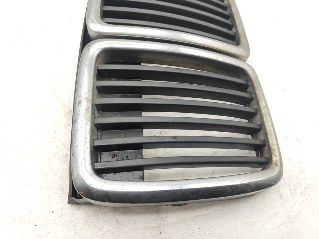 BMW 3 Series E30 1989 Front Center Bumper Kidney Grill 1884350