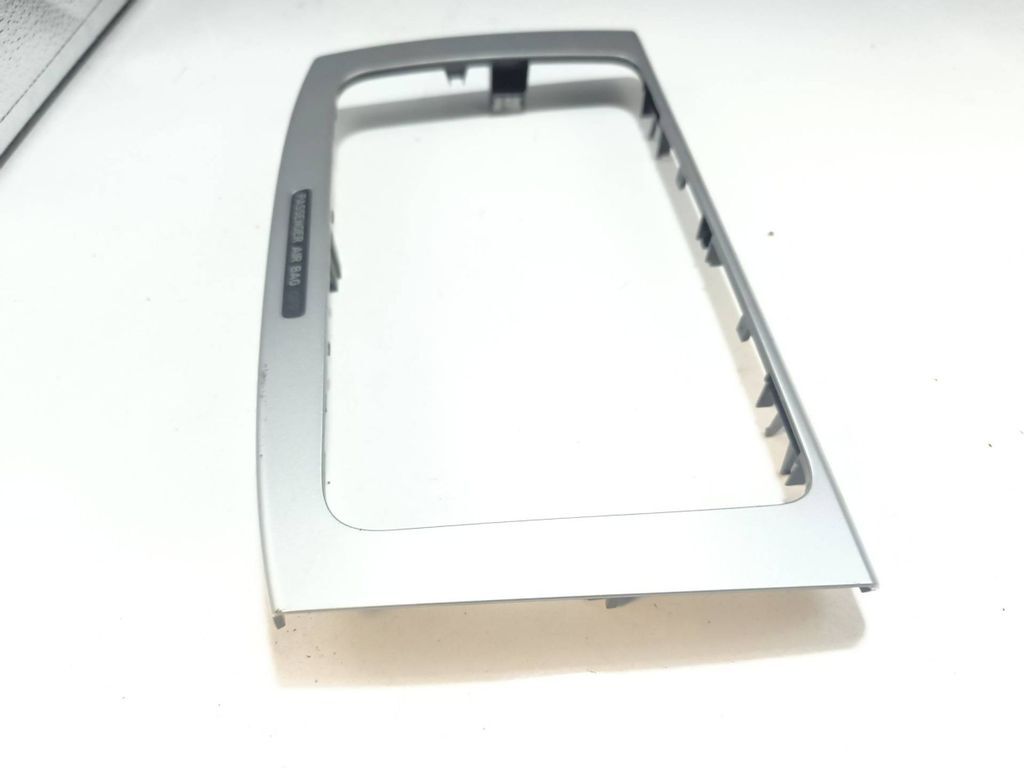 Volkswagen PASSAT B6 2008 Radio GPS head unit trim 3C0858069AC 