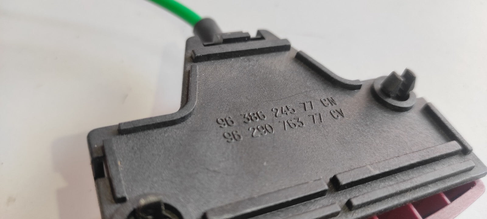 Peugeot 607 3.0i V6 Petrol 2002 Rear Right Seat Lock Latch 9638624577