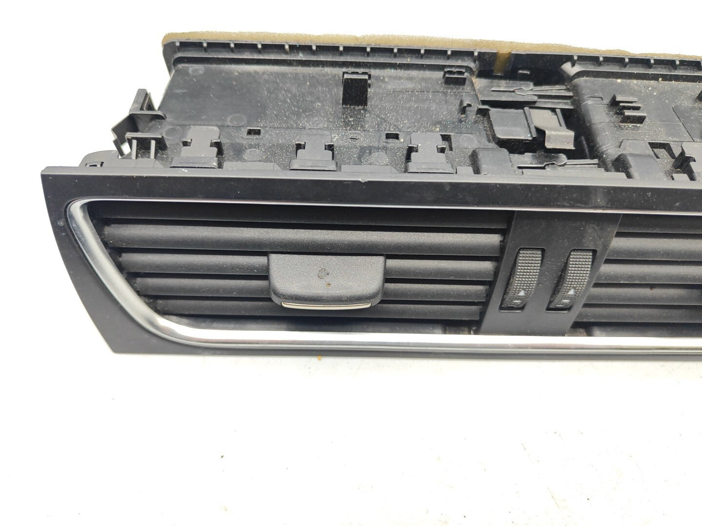 Audi A5 8T 3.0TDI 2008 Front Panel Dash Center Air Vent 8T2820951B