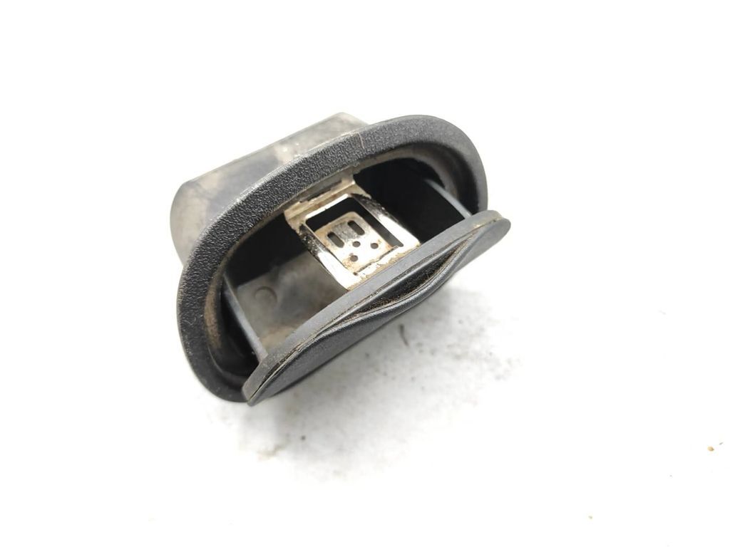 Alfa Romeo 147 1.9JTD 88kW 8V FL 2007 Rear door ashtray insert