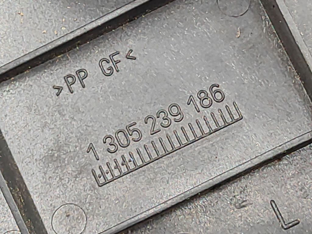 Alfa Romeo 147 PRE FL 2004 Front headlight headlamp dust cover cap 1305239186