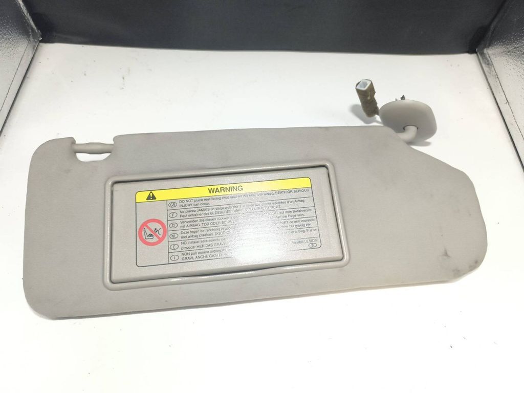 Toyota Avensis T250 2.2D-CAT 2006 LHD Front Right sun visor 