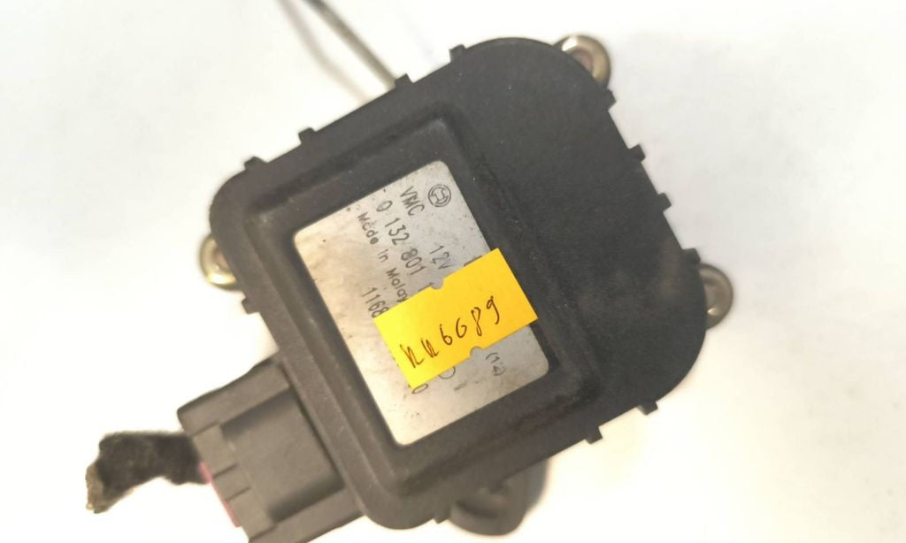 Audi A6 S6 C5 4B 2004 Air heater flap actuator motor 0132801129 