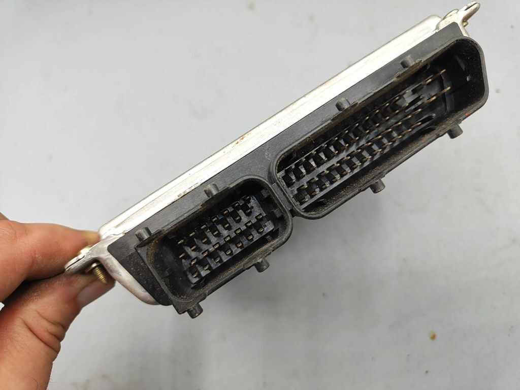 Audi A4 B5 8D 2.8i Petrol 1997 Engine control unit module ECU 4D0907551 