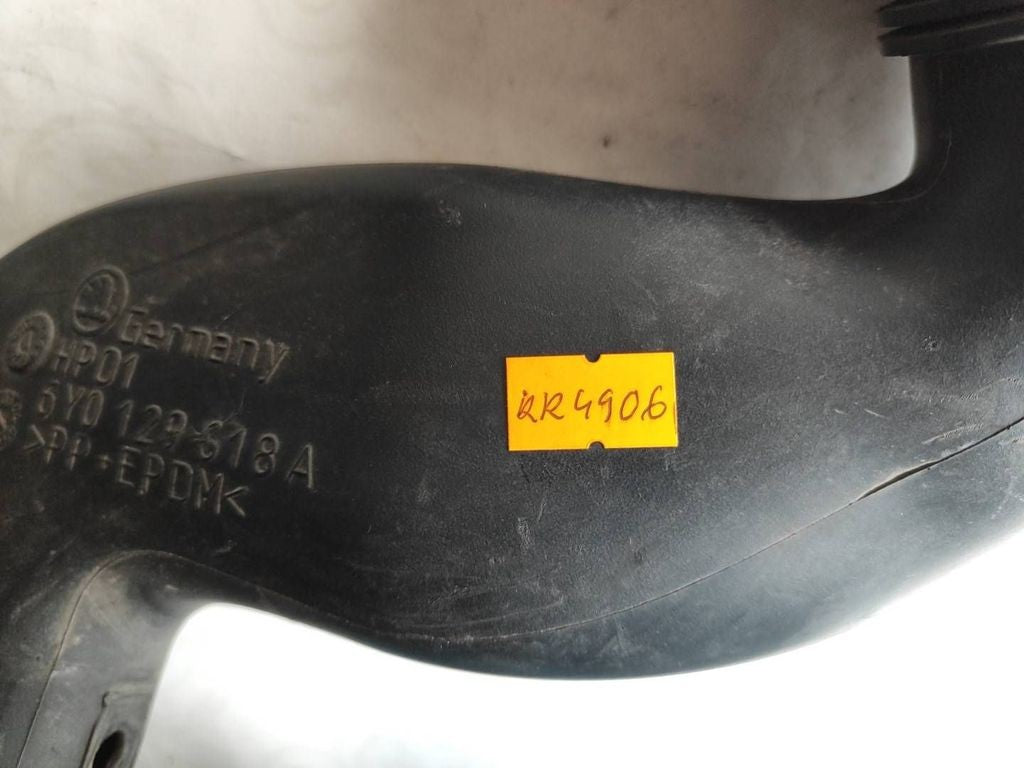 Volkswagen Fox 2008 Petrol air intake hose pipe 6Y0129618A 