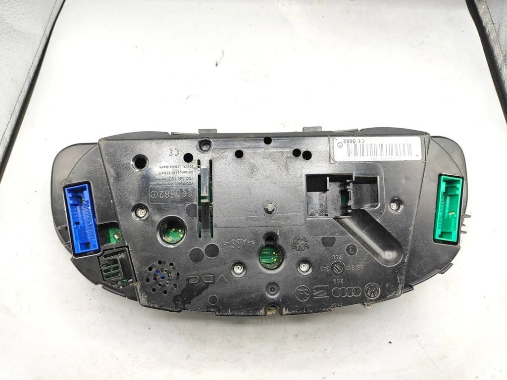 Volkswagen PASSAT B5.5 2001 LHD speedometer instrument cluster 3B0920929A 