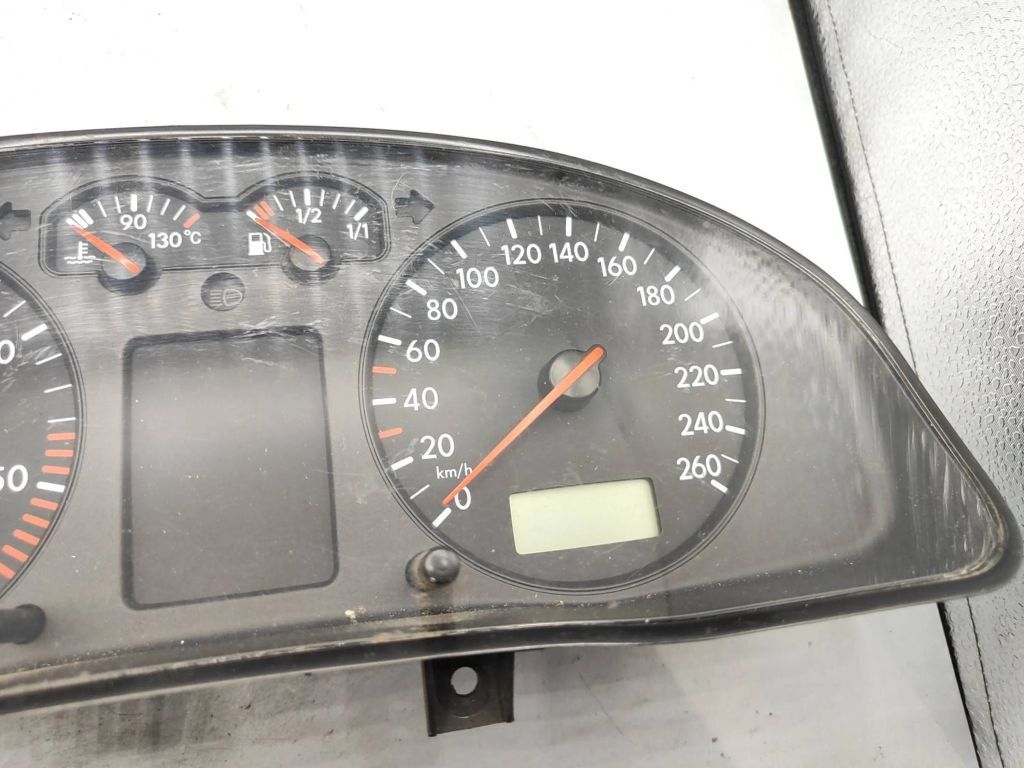 Volkswagen PASSAT B5 2000 LHD speedometer instrument cluster 3B0920802A 