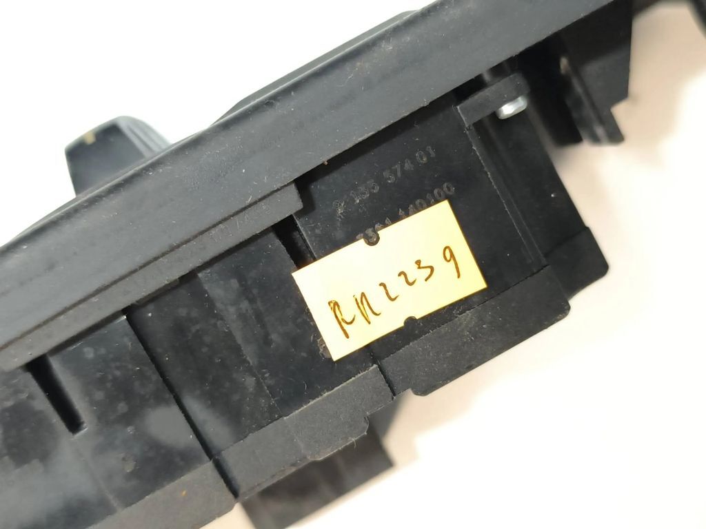 BMW 530 Series E60 E61 2007 HeadLight switch button 6988553 