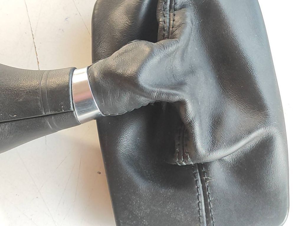 Mercedes-Benz C W204 2010 Gear lever shifter trim leather knob A2042677710